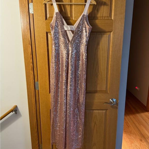 Rose gold sequins dress - Picture 5 of 10